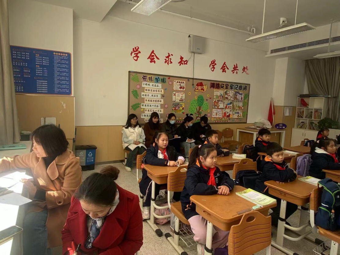 【湖畔·童化课堂】走进小故事，探秘大智慧——记金陵小学（仙林湖校区）二年级语文组教研活动_html_6e87f71a.png