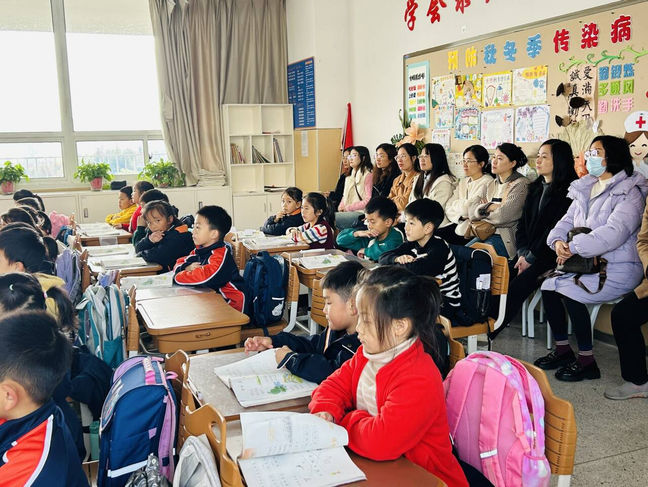 【湖畔·家校共育】携手启航，共筑成长梦——金陵小学（仙林湖校区）第五次“家长开放月”（一年级篇）_html_m371f47ef.png