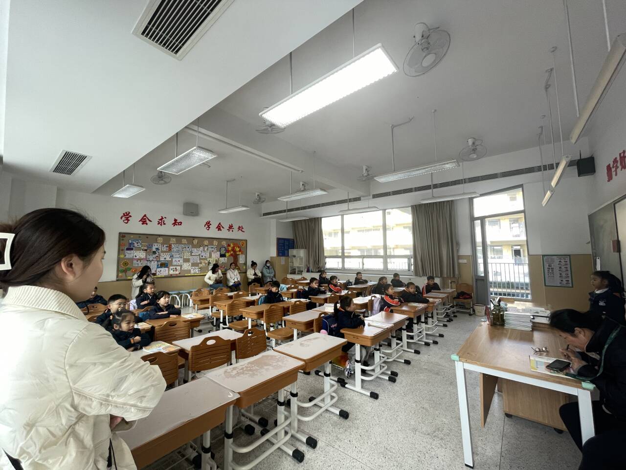 【湖畔·家校共育】携手启航，共筑成长梦——金陵小学（仙林湖校区）第五次“家长开放月”（一年级篇）_html_m43a3488b.jpg