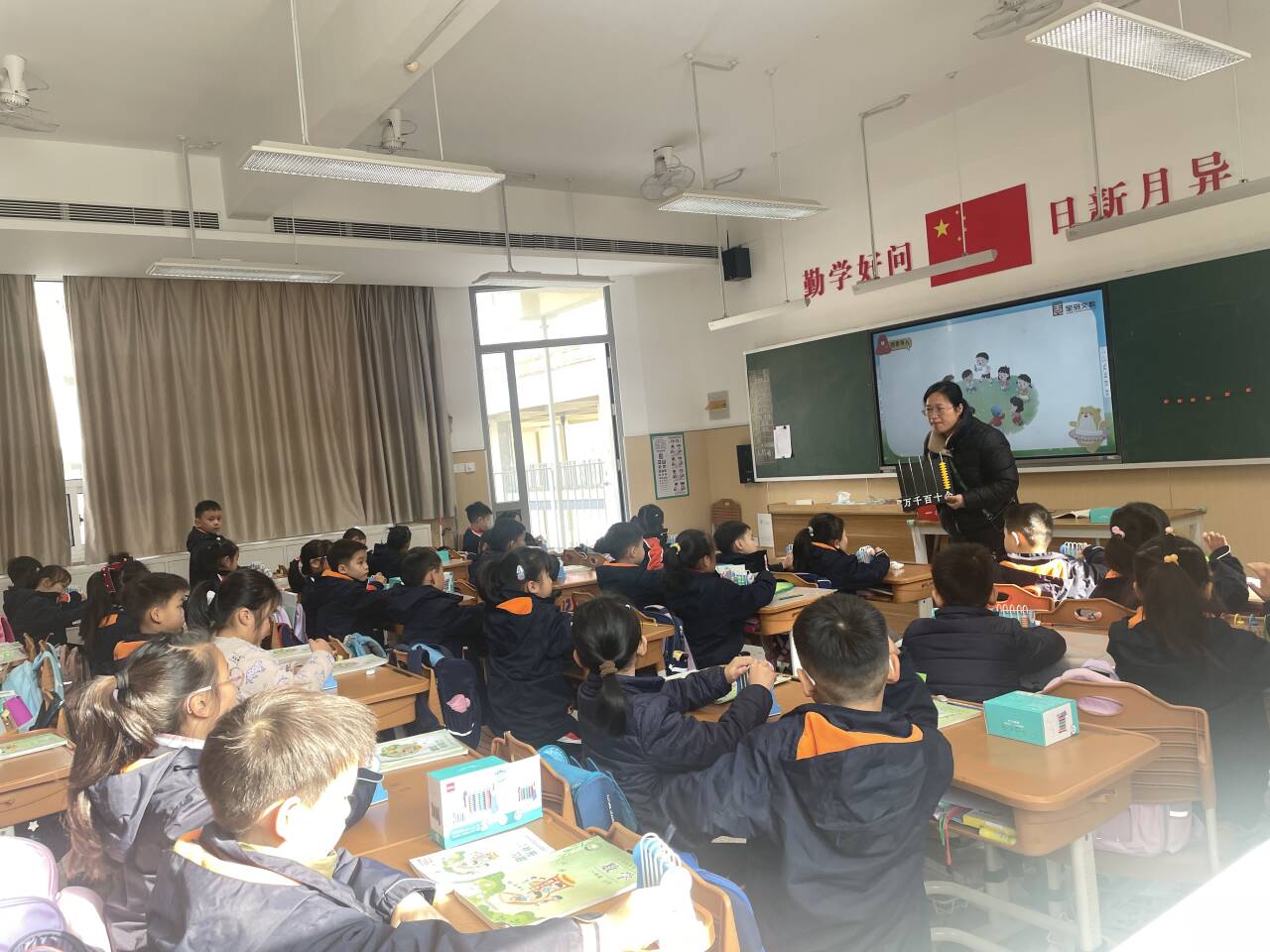 【湖畔·家校共育】携手启航，共筑成长梦——金陵小学（仙林湖校区）第五次“家长开放月”（一年级篇）_html_c848e9d.jpg