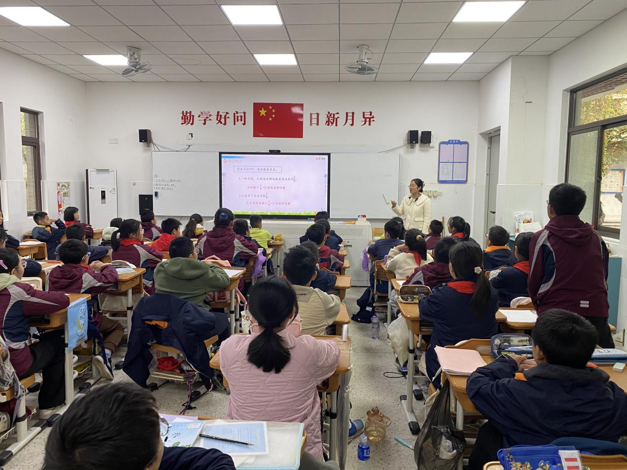 【湖畔·童化课堂】教以潜心 研以致远——数学校本研修之课例研讨（229）_html_m3207730a.jpg