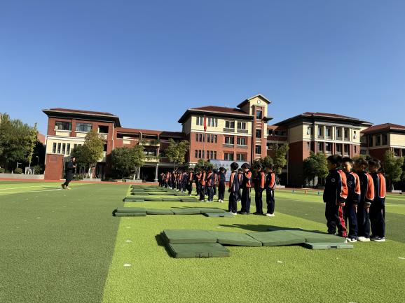 筑梦基础体适能，扬帆教学新航程——记栖霞区体育教研活动_html_595a4789.jpg