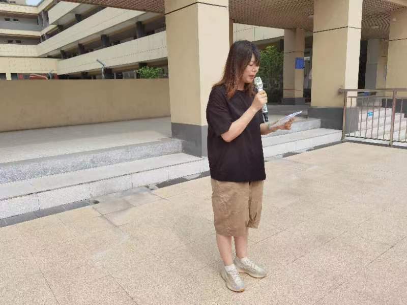 【博学广志】欢乐和谐庆留六一，激情飞扬献爱心——金陵小学（广志路校区）第十六周升旗仪式_html_5abcb694.jpg