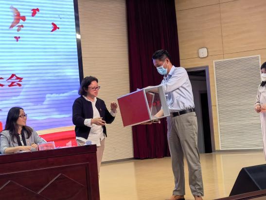 【桂山夜话】中共南京市金陵小学党总支部增补委员及新增下属党支部成立大会_html_10e42657.jpg