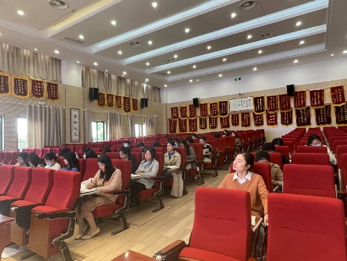【湖畔光影】齐谈经验促思考，共享智慧同成长——记金陵小学（仙林湖校区）班主任例会_html_m4b966e12.jpg