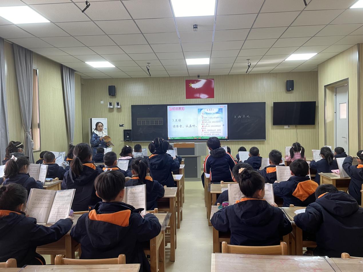 【湖畔·童化课堂】“字”得其乐 “研”之有理——金陵小学（仙林湖校区）语文大组教研_html_m29557031.jpg
