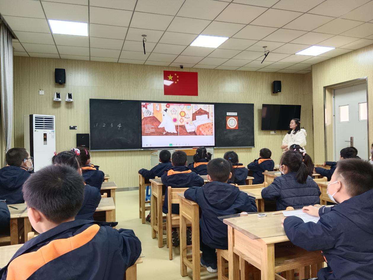 【湖畔·童化课堂】打开神秘数学之门，经历趣味时钟故事——数学故事汇之课例研讨（130）_html_48746160.jpg