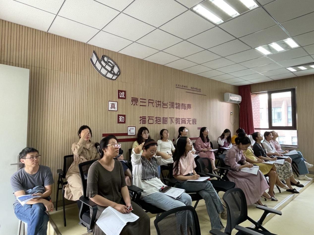 【湖畔·童化课堂】小组合作促交流 自主管理促成长 ——数学校本研修之课例研讨（178）_html_ma9f3e57.jpg
