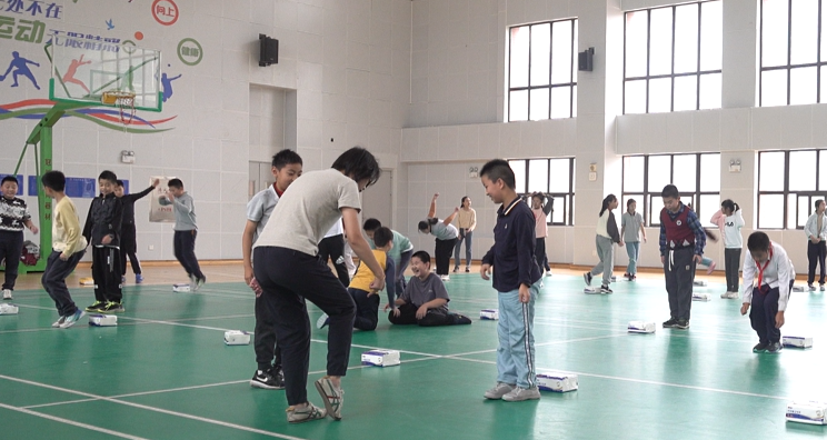 【湖畔·童化课堂】展体育课堂风采，以研促教共成长——体育校本研修之课例研讨（9）_html_6081b4b.png