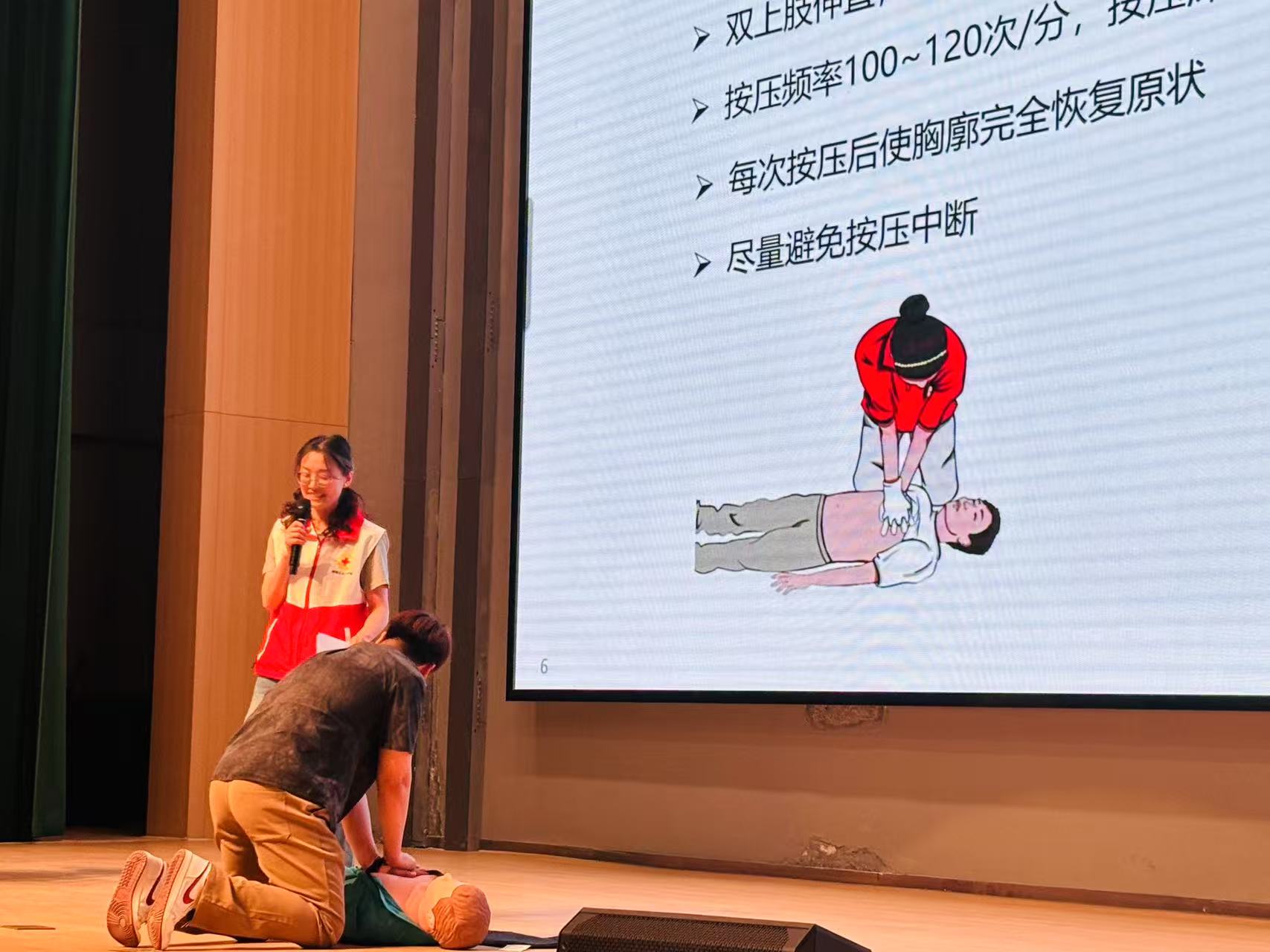 【湖畔·共佑安全】急救知识赋能、筑牢生命“防线”——金陵小学（仙林湖校区）开展全体教职工应急救护培训_html_m6e0dddf9.jpg
