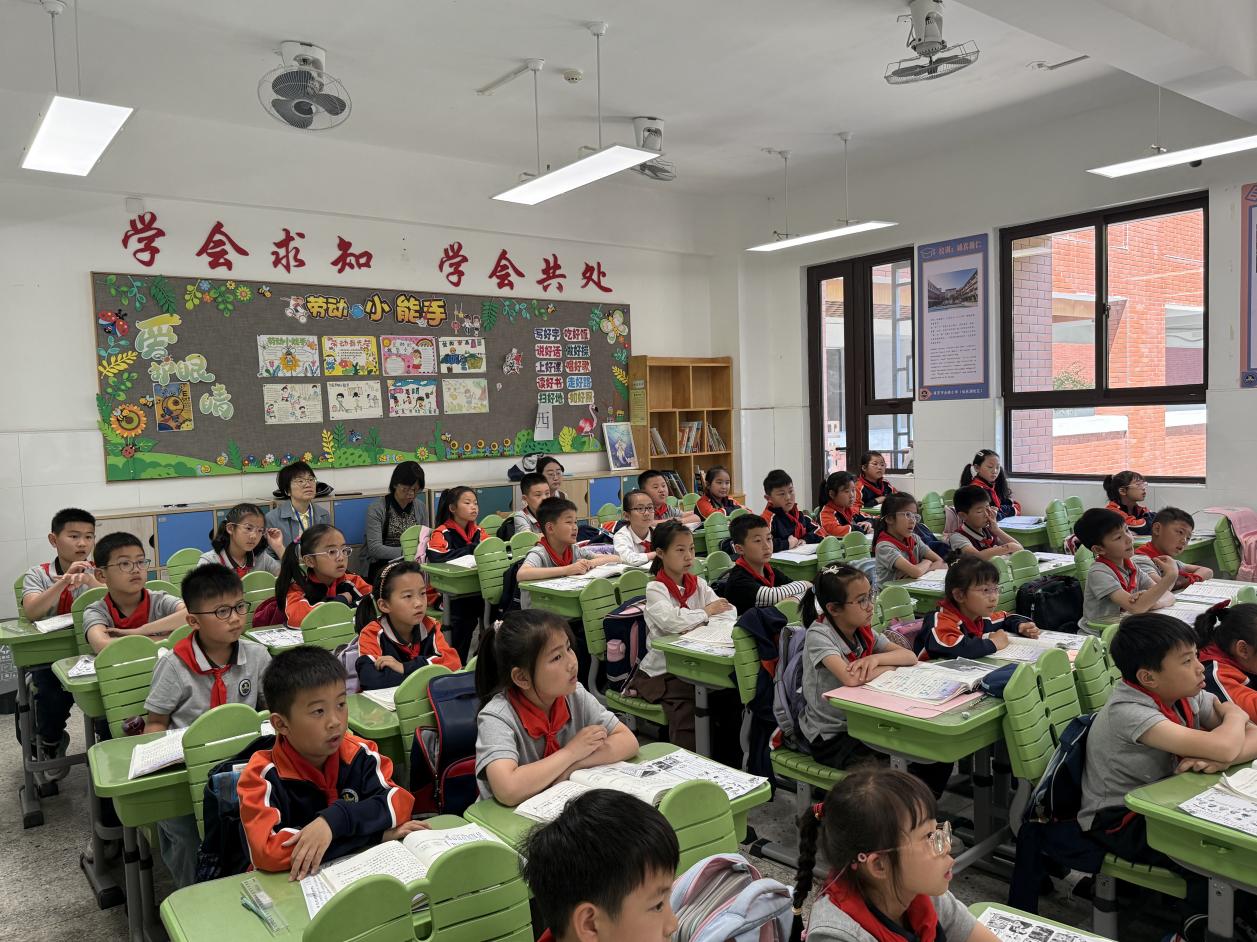 【湖畔·协同育人】督学护航，平安校园-南京市金陵小学（仙林湖校区）5月专项督导_html_m22574066.jpg