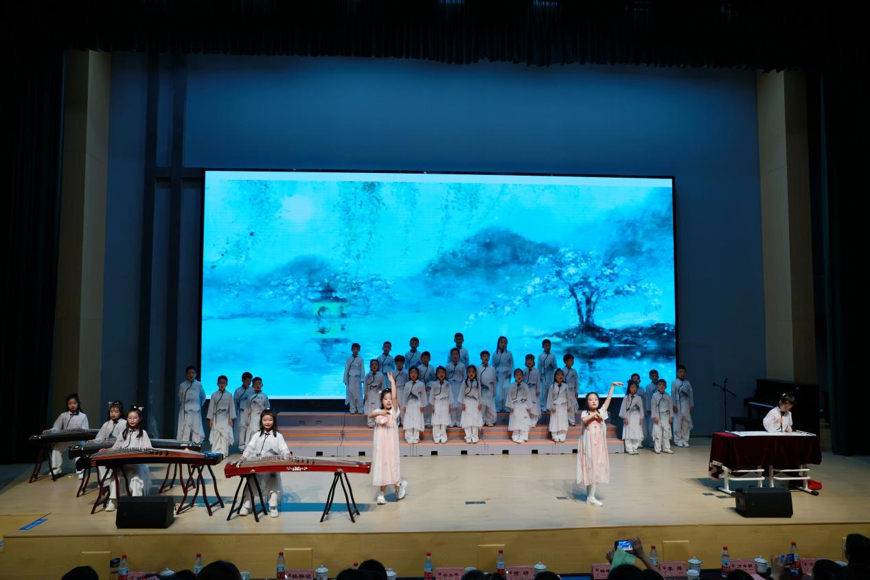 【湖畔·学生活动】老少同声爱国情  同心奋进新征程——我校联合街道关工委开展老少同台节目展演活动_html_m113003ae.jpg