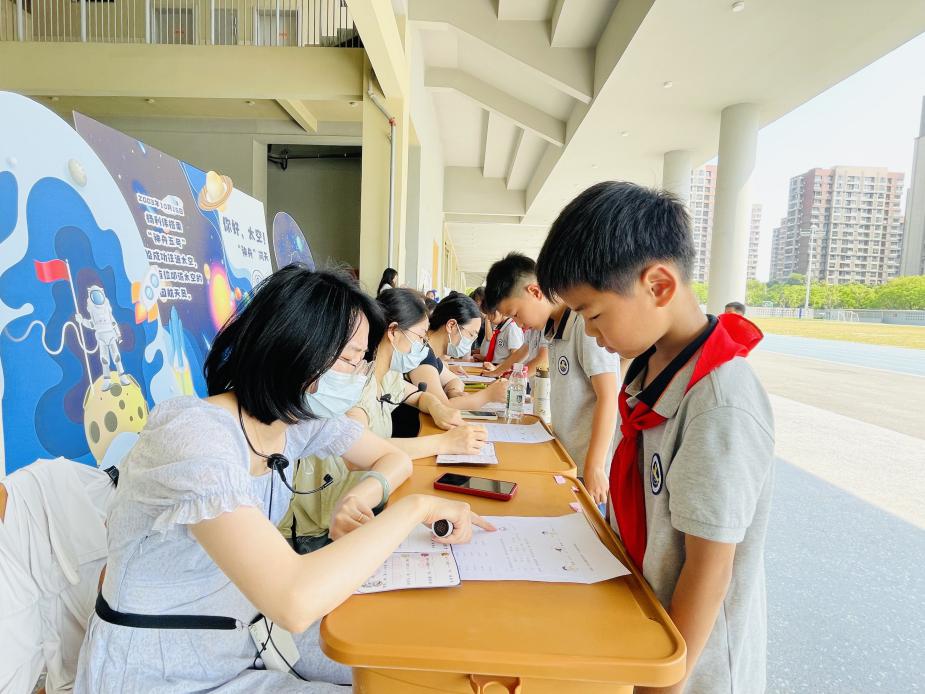 赋趣于乐炼技能，逐梦九天提素养——“你好，太空！”金陵小学（仙林湖校区）学科游园活动_html_m46e94fd3.jpg