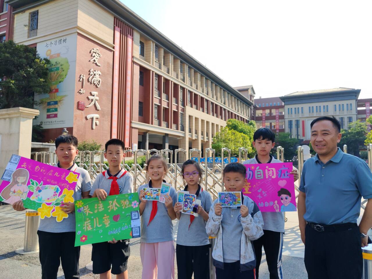 【湖畔·学生活动】给爱一个拥抱 ——明信片义卖活动_html_26745165.jpg