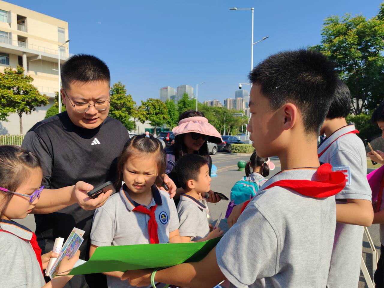 【湖畔·学生活动】给爱一个拥抱 ——明信片义卖活动_html_m1dba61c2.jpg