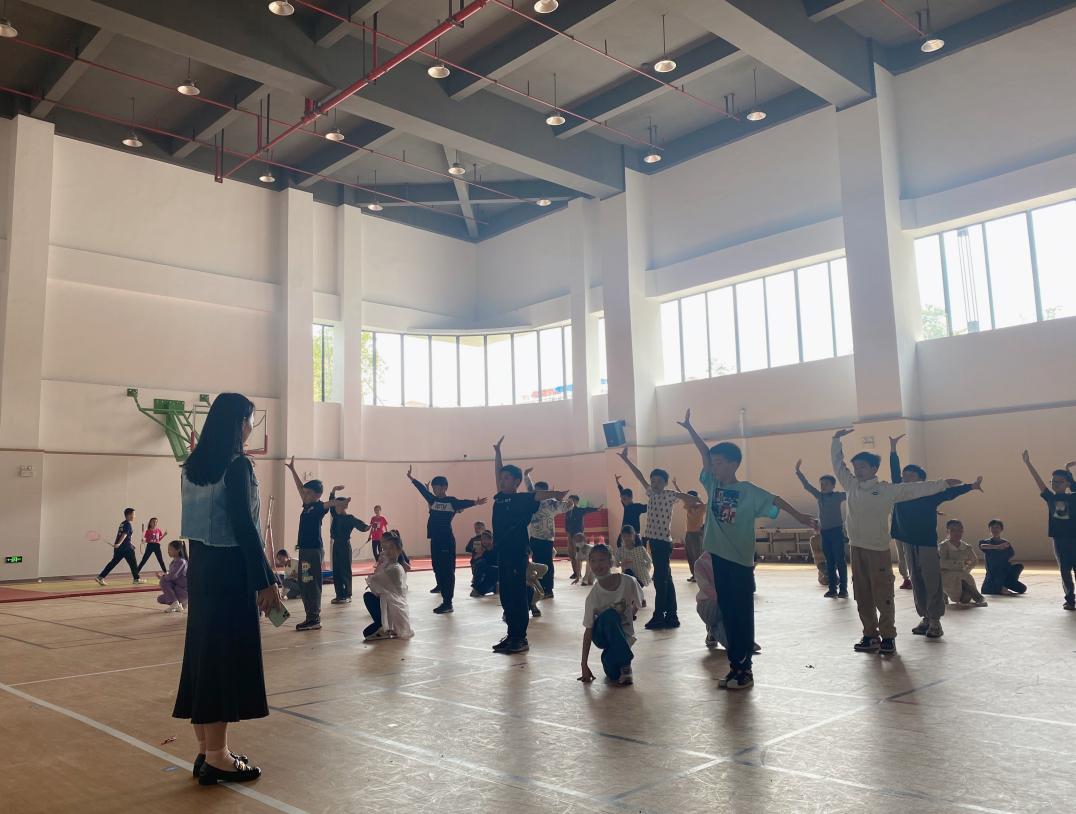 【博学广志】细微之处见风范，毫厘之优定乾坤——祝贺金小广志路校区在2022年栖霞区小学生集体舞比赛中荣获第一名(1)(1)(1)_html_6346ab05.jpg