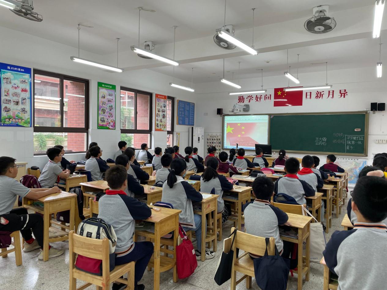 2022.5.16【湖畔光影】学法懂法  走好人生道路_html_m3f9c614c.jpg