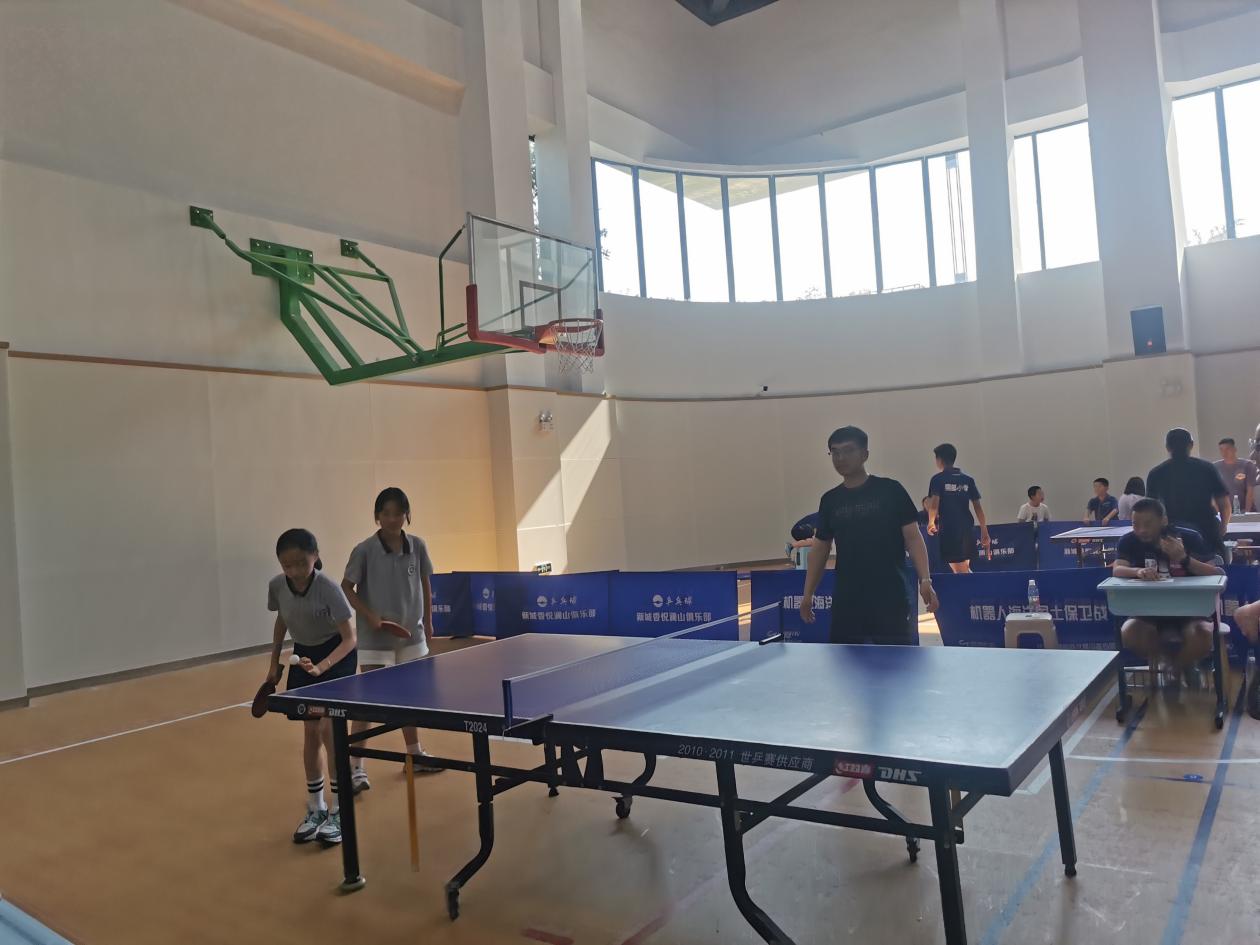 【湖畔光影】赛热情，展风采——记金陵小学（仙林湖校区）校级乒乓球队参加栖霞区小学生乒乓球比赛_html_6a504ed0.jpg