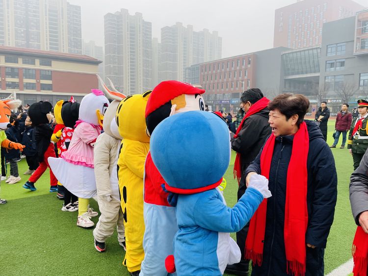 【湖畔·三博论坛】这样·爱你·刚刚好——记金陵小学（仙林湖校区)一年级春季学期开学典礼_html_m7ba61393.jpg