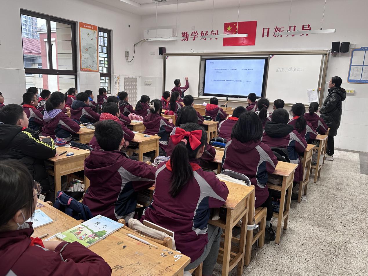 【湖畔•童化课堂】整体建构，高效复习——数学校本研修之课例研讨（161）_html_m257d5376.jpg