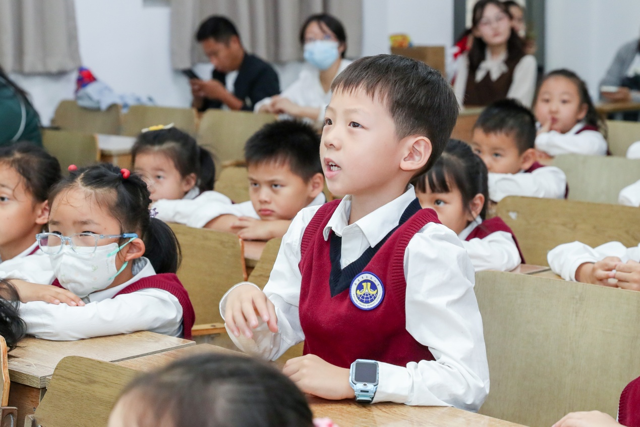 【湖畔·红领巾】红领巾寻访伟大成就（五十四）——走进生命科学，探索自然奥秘2023级5班寻访纪实_html_1d2280f8.jpg