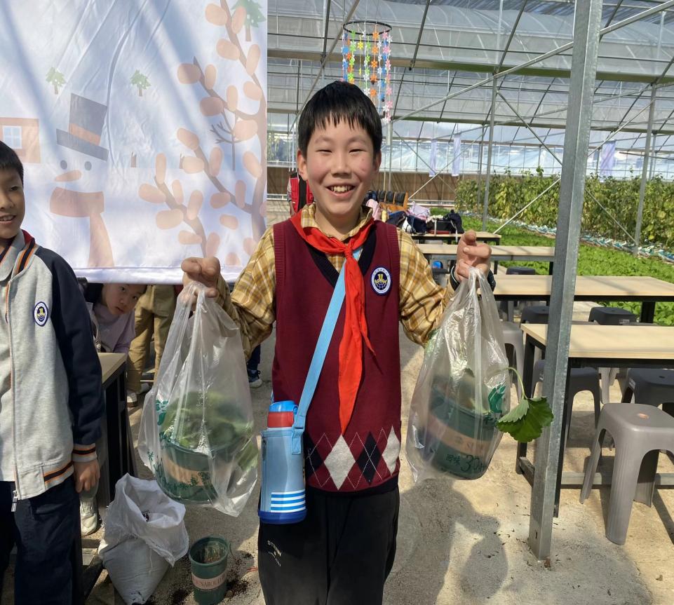【湖畔·学生活动】探秘农场 劳动“趣”秋游——金陵小学（仙林湖校区）五年级秋季综合实践活动_html_27fe9b2.jpg