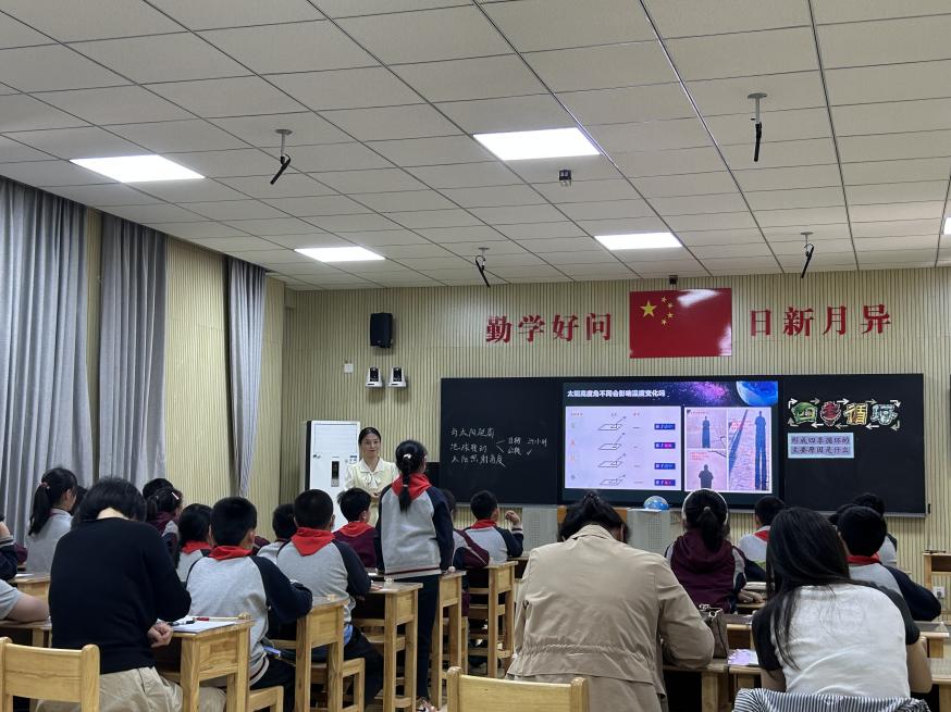 【湖畔·队伍建设】凝心聚力 携手同行——金陵小学集团十月教学例会召开_html_m576a6976.jpg