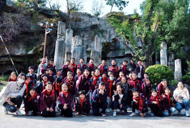 【博学广志】“乐享金秋 快乐“童”行” ——记三年级秋季社会实践活动_html_m2b7107c0.jpg