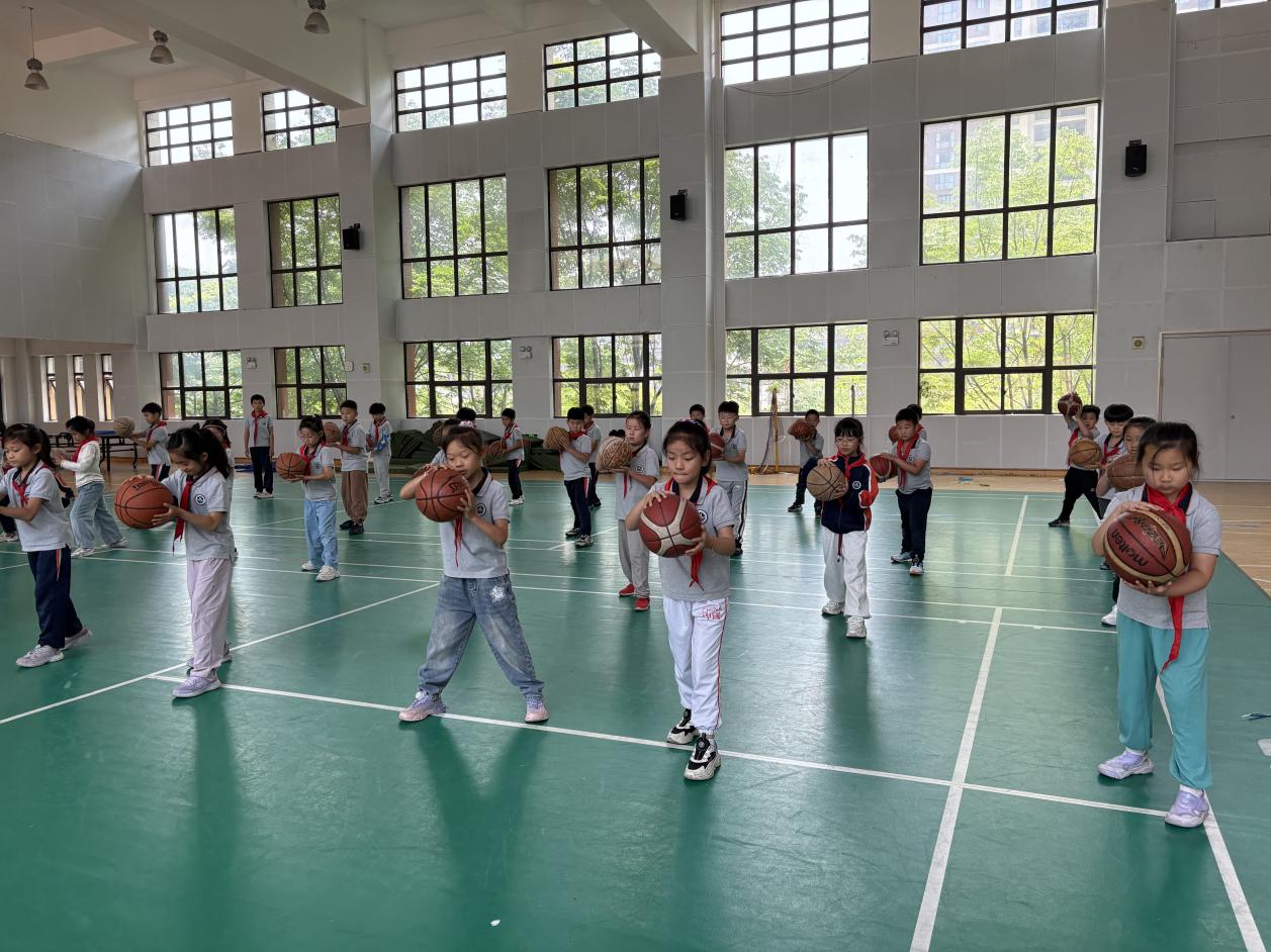 【湖畔·童化课堂】展体育课堂风采，以研促教共成长——体育校本研究之课例研讨（18）_html_2c22d9f8.jpg