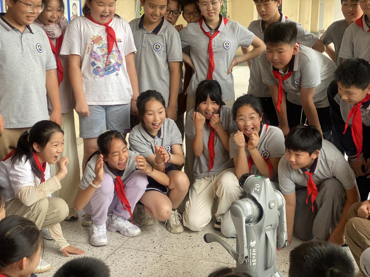 【博学广志】“本草润童心，科技创未来”科技节活动之科普大篷车进校园_html_333f6c05.jpg