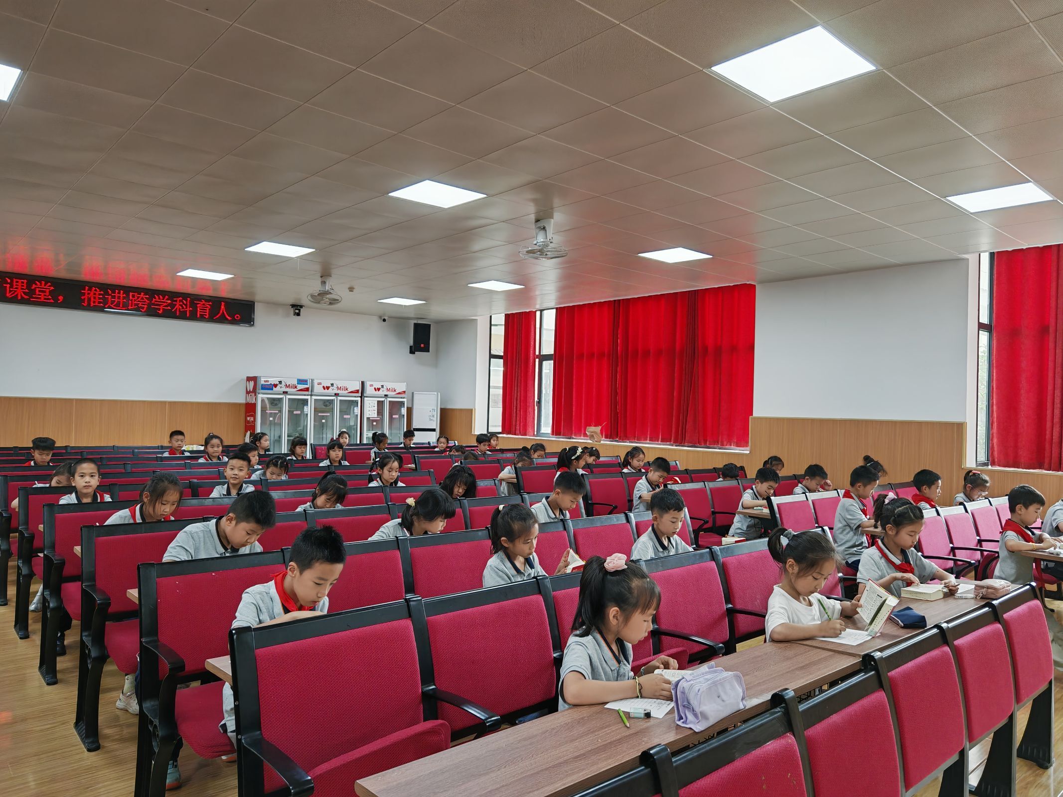 【博学广志】探秘百草园，神农查药“典”——南京市金陵小学（广志路校区）一年级语文查字典活动_html_m15c71087.jpg