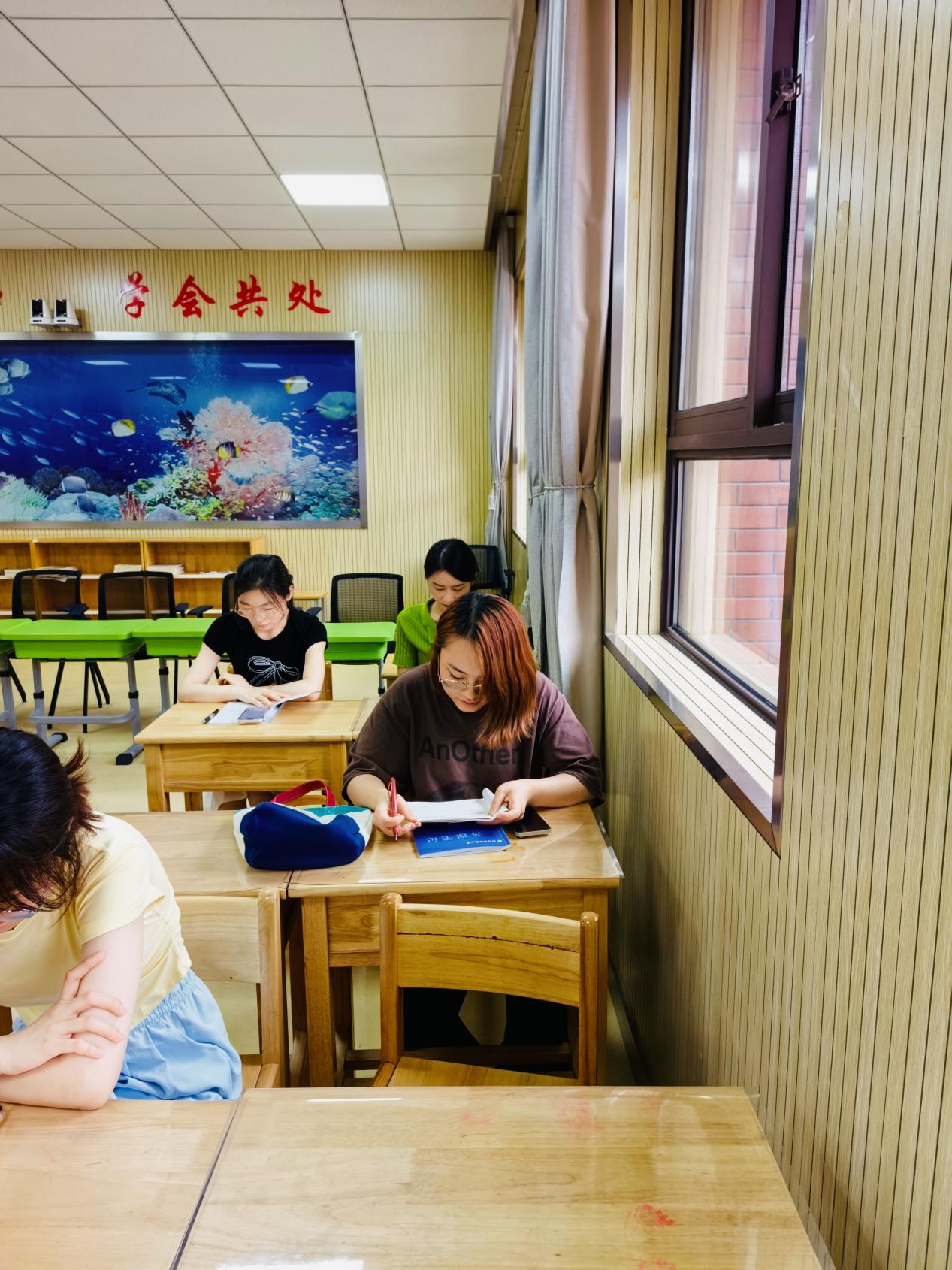 【湖畔·科研引领】期末总结凝智慧 科研征程启新篇——2024-2025学年第二学期金陵小学（仙林湖校区）科研导师制期末会议_html_735f94b7.jpg