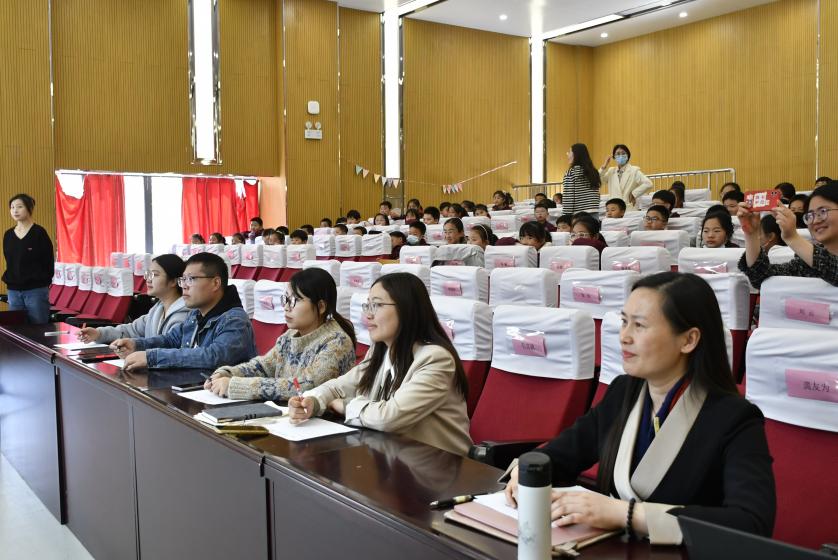 【博学广志】一音一韵一汉字 千年瑰宝传情思——汉字文化节二年级专场活动_html_76866cf5.jpg