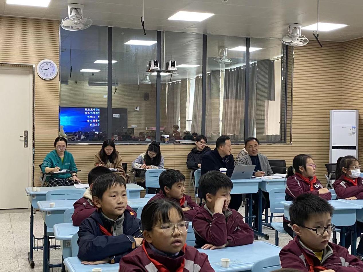 【博学广志】以研促教，共同进步——金陵小学广志路校区科学组校本教研活动_html_m20d37b8f.jpg