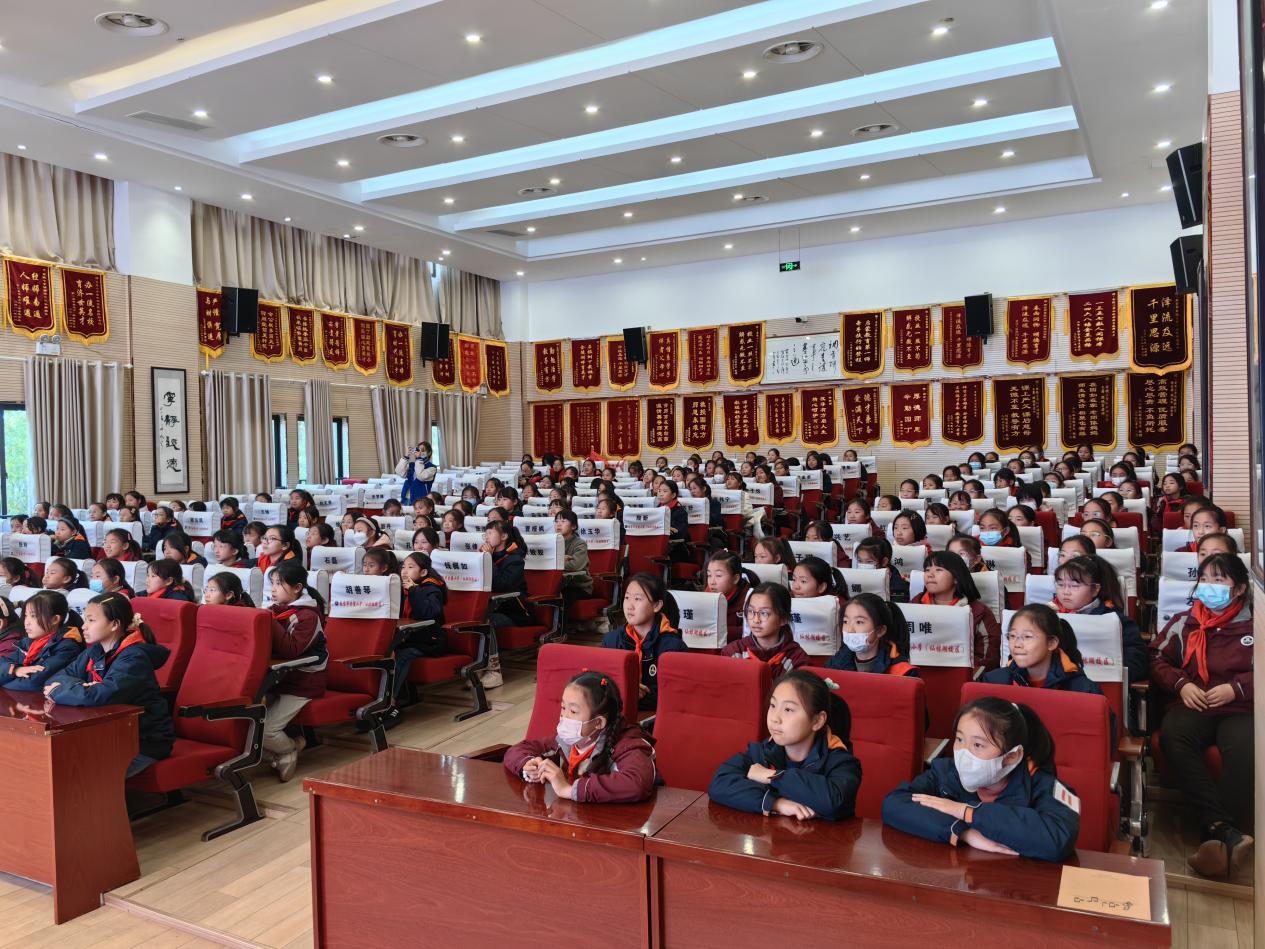 【湖畔·学生活动】“青少年健康教育进校园”——五年级女生专场_html_m1664fd25.jpg