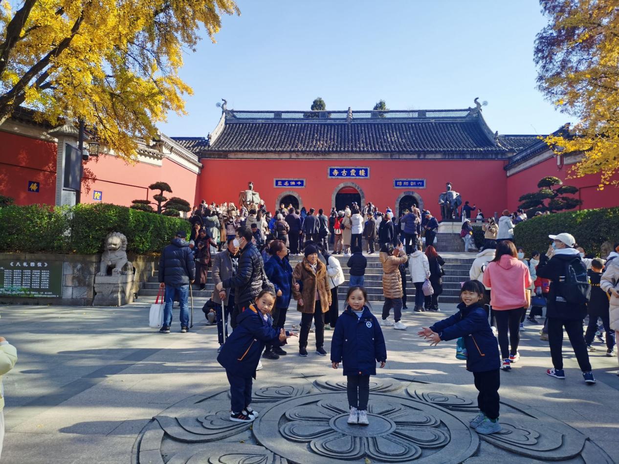 【湖畔·红领巾】同游栖霞山，共赏红枫节——记金陵小学（仙林湖校区）2023级5班团建活动_html_m1a283cdf.jpg
