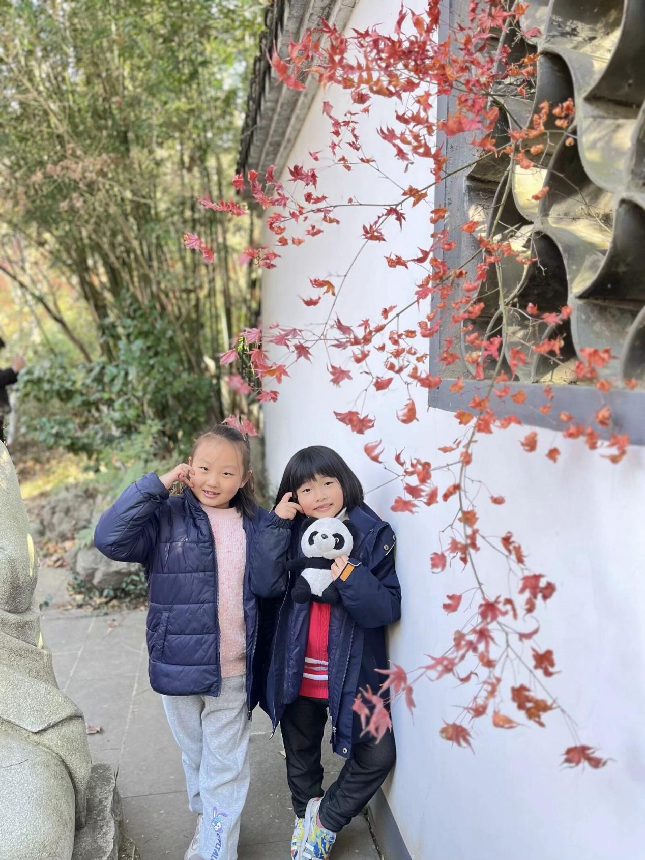 【湖畔·红领巾】同游栖霞山，共赏红枫节——记金陵小学（仙林湖校区）2023级5班团建活动_html_66ef9304.jpg