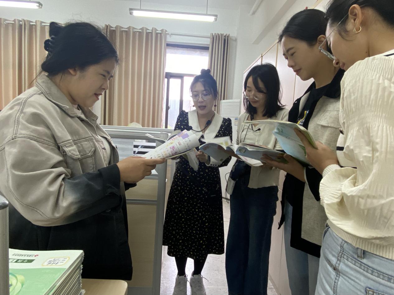 【湖畔·童化课堂】在多元表征中建构“平均分”——数学校本研修之课例研讨（225）(1)_html_m32ea72aa.jpg