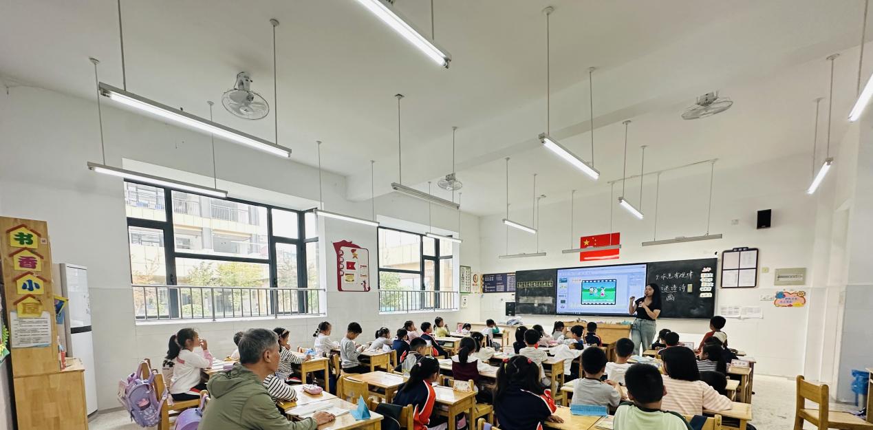 【博学广志】督导引领明方向 赋能增效促提升——栖霞区责任督学莅临我校开展10月份专项督导_html_433dcbe8.jpg