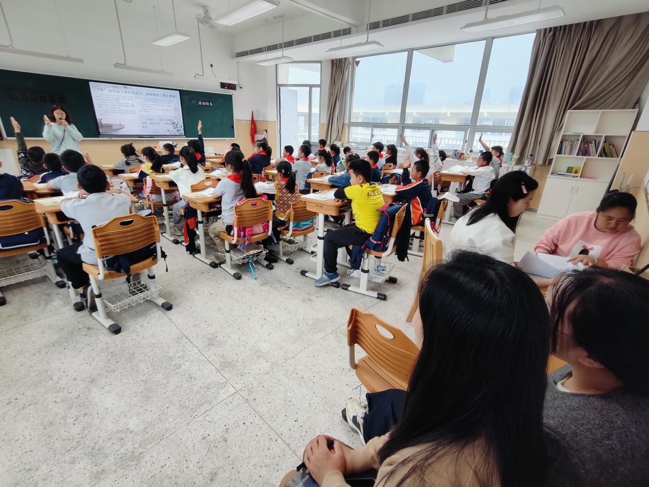 【湖畔·童化课堂】潜心细研，深耕课堂——记金陵小学（仙林湖校区）三年级语文组教研_html_1235c254.jpg