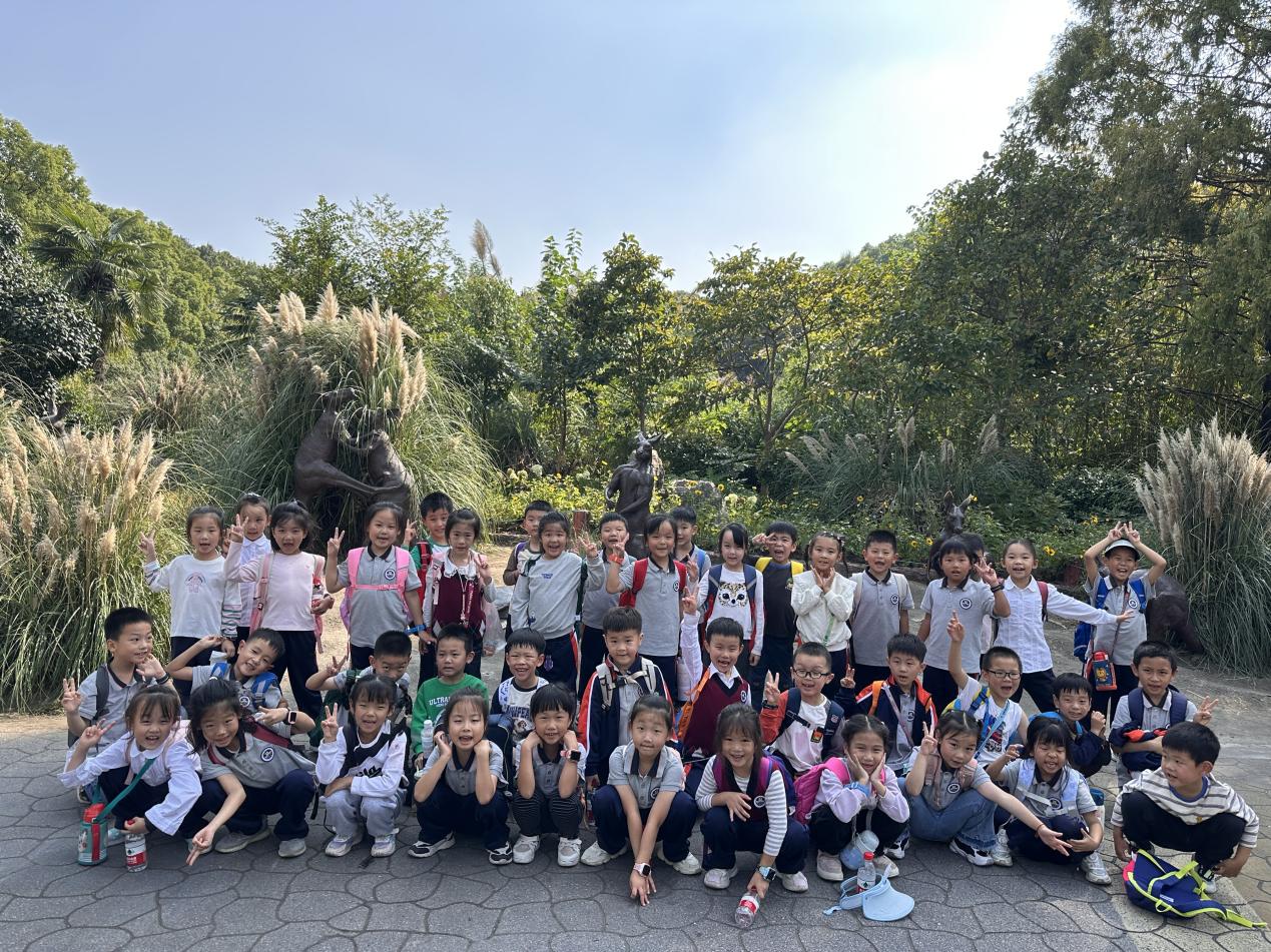 【湖畔•学生活动】秋游红山，乐享自然——记金陵小学（仙林湖校区）一年级秋季综合实践活动_html_m7b10b03.jpg