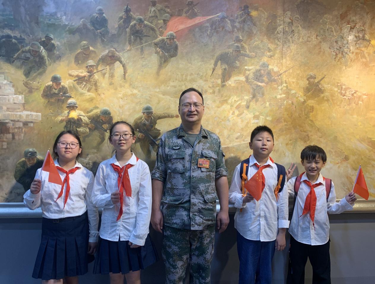 【红领巾寻访】喜迎二十大，共筑强军梦——南京市金陵小学红领巾走进临汾旅共庆“八一”建军节活动_html_a62df7.jpg