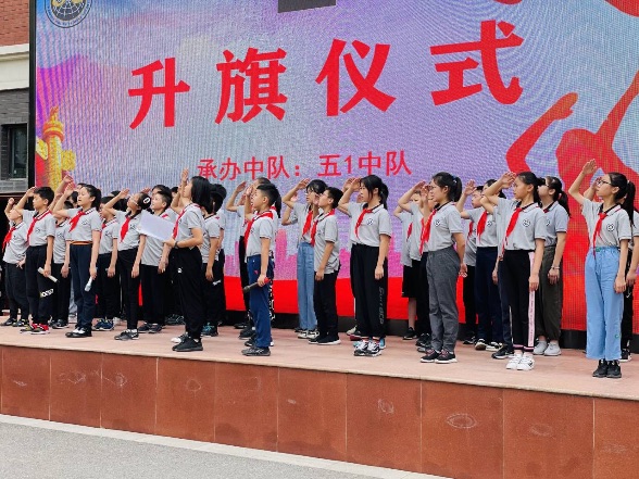 【湖畔光影·升旗仪式】“诚信考试”主题——金陵小学（仙林湖校区）第十九周升旗仪式_html_m5381f192.jpg