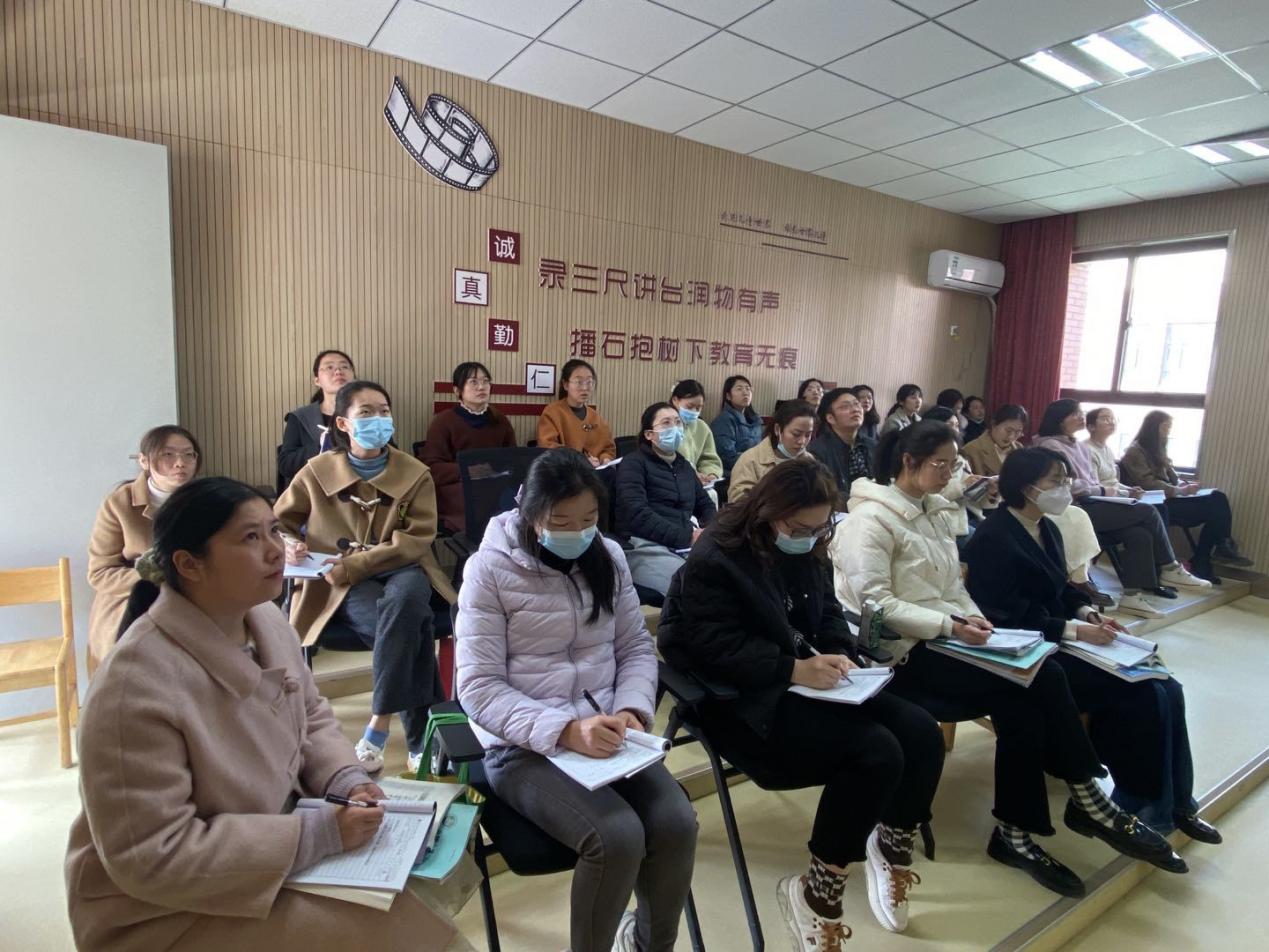 【湖畔•童化课堂】表达中思考，沟通中建构——数学校本研修之课例研讨（164）_html_3c8d3414.jpg