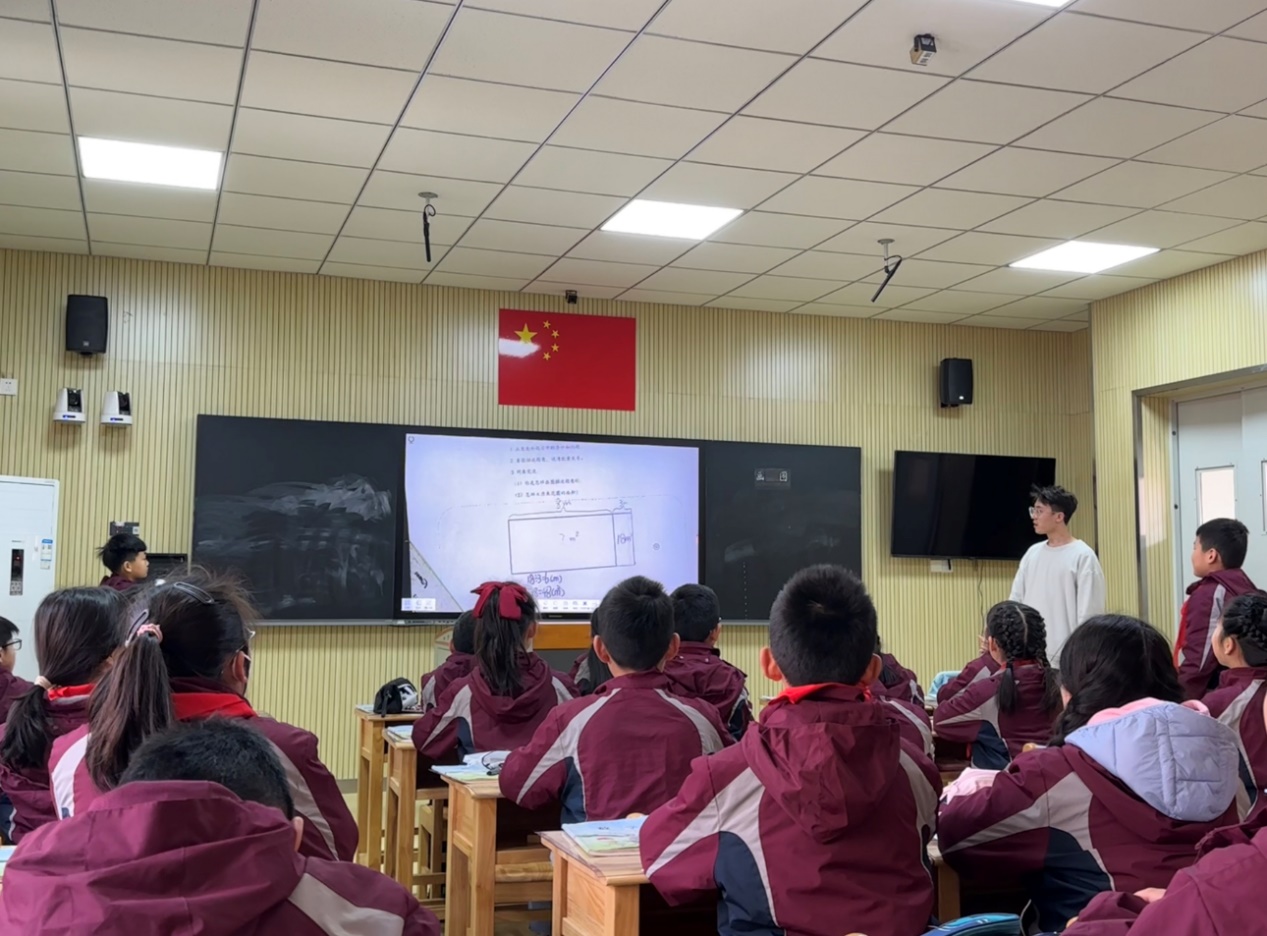 【湖畔•童化课堂】表达中思考，沟通中建构——数学校本研修之课例研讨（164）_html_m5074e5f5.jpg