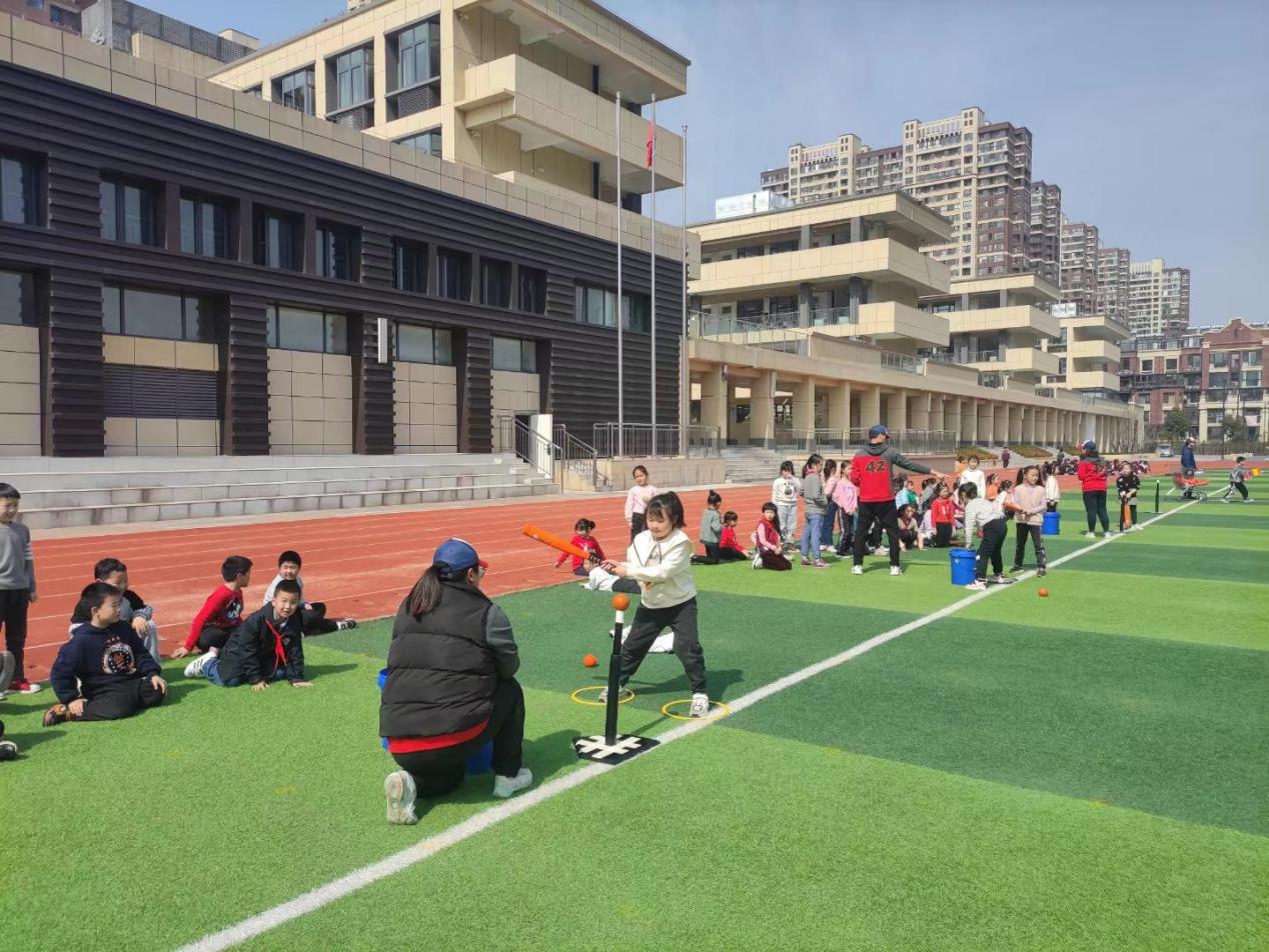 【博学广志】小眼睛 亮晶晶 爱眼护眼我能行——记金陵小学广志路校区“防近周”系列活动_html_33bc9db1.jpg