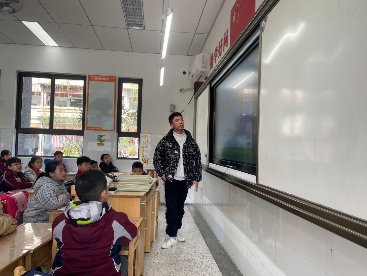 【湖畔·童化课堂】“音”生而研，“乐”在其中——音乐校本研修之课例研讨_html_m6f9a0b73.jpg