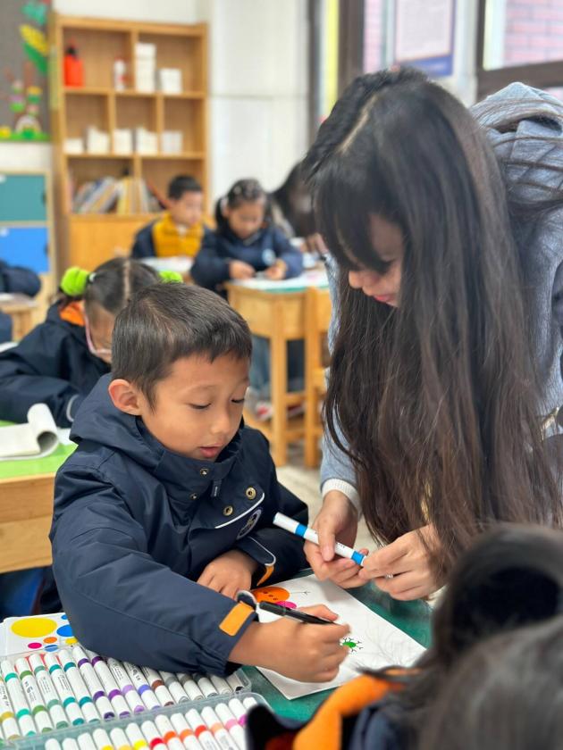 【湖畔·童化课堂】开启寻圆之旅，创造艺术人生——美术校本研修之课例研讨_html_1f784e22.jpg