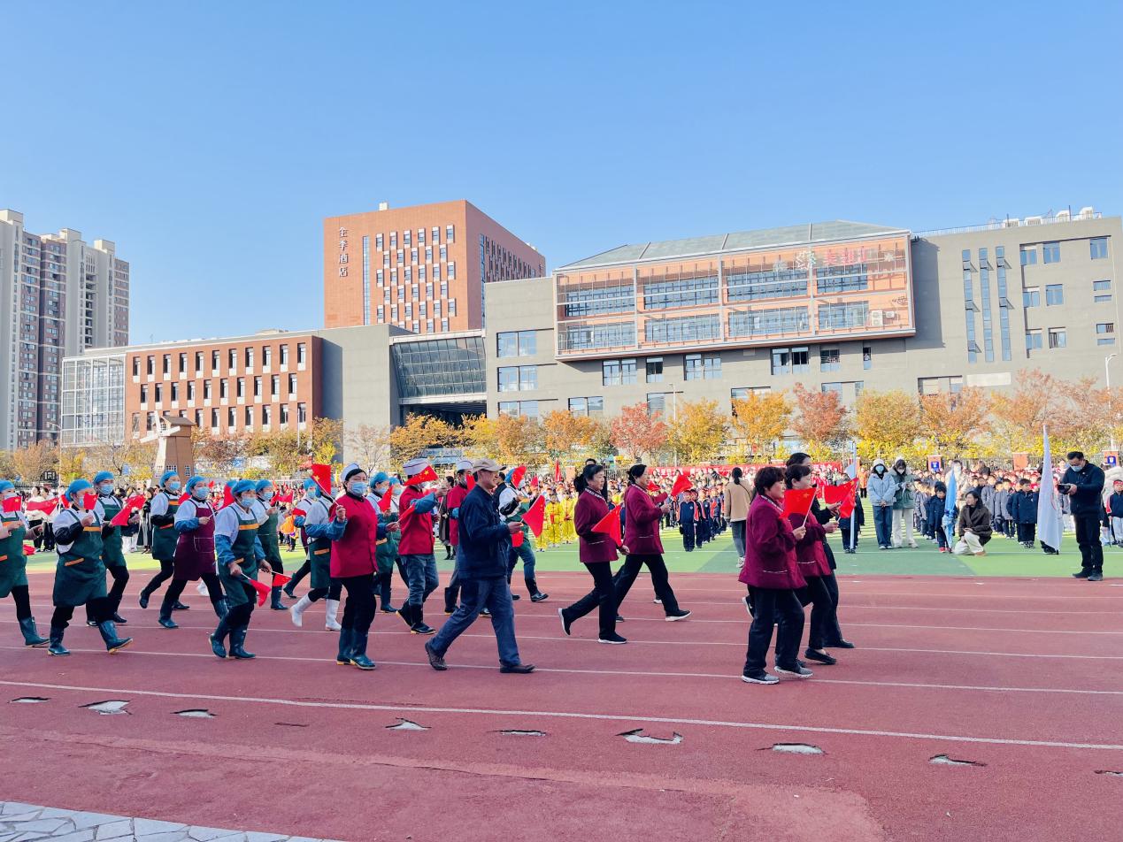 【湖畔·家校共育】“乘亚运之风  展运动风采”——金陵小学（仙林湖校区）2023—2024学年秋季运动会开幕式_html_73ed96cb.jpg