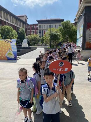 【湖畔·学生活动】迈好成长第一步，快乐启航新旅程——南京市金陵小学（仙林湖校区）2025级一年级新生入学培训_html_21dada5d.jpg